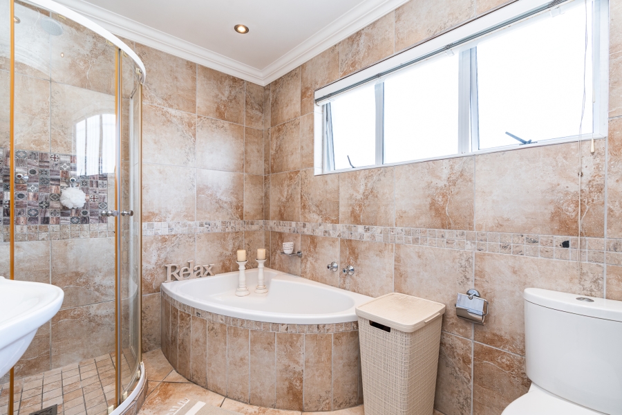 3 Bedroom Property for Sale in Edgemead Western Cape